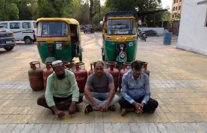 પંચમહાલ: ગોધરામાં ગેરકાયદે ગેસ રીફિલિંગના કૌભાંડ પર SOG ત્રાટકી, 3 શખસોની ધરપકડ