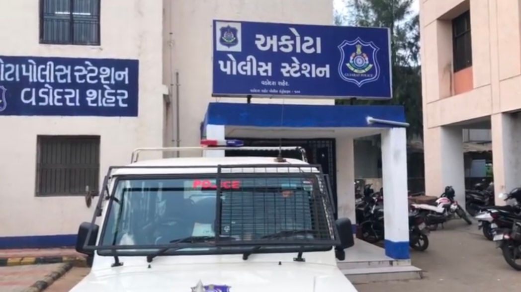 નર્મદા કિનારે જમીન અપાવનાર વકીલને ચૂકવેલી ફી  પાછી આપવા NRI દ્વારા ધમકી,5 લાખ પાછા લીધા
