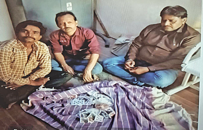 પાટડીના ખારાઘોડામાં જુગાર રમતા 3 શખ્સ ઝડપાયા