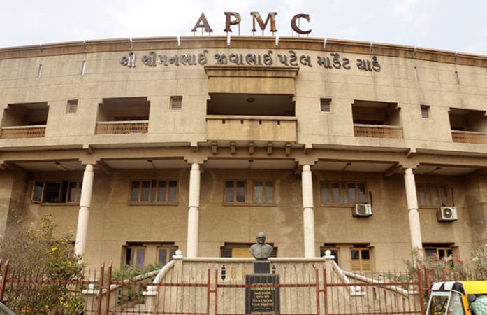 ગુજરાતની વિવિધ APMC પર ભાજપના મળતિયાઓનો કબજો, ગોડાઉનનો મફત ઉપયોગ અને ખેડૂતોને ઠેંગો