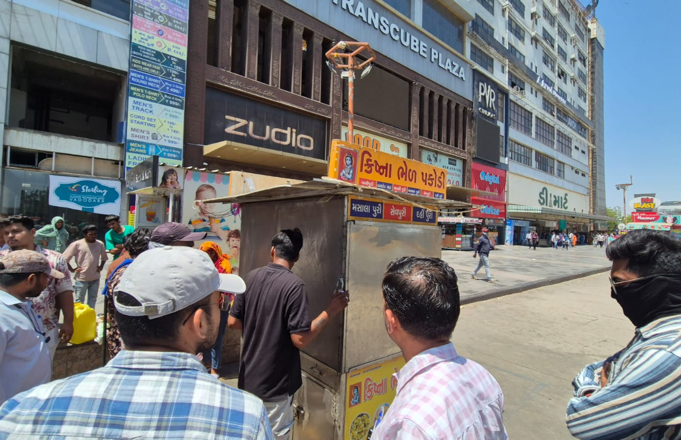 AMC fines Ranip panipuri vendor ₹10,000 after woman alleged bone piece in the food
