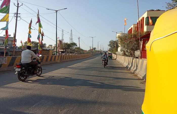 વિરમગામમાં ઓવરબ્રિજ પર લોખંડના તાર લગાવવા માંગ