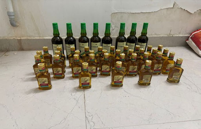 જામનગરના રાવલવાસ વિસ્તારમાં મહિલાના રહેણાંક મકાન પર એલસીબીનો દરોડો : ઇંગ્લિશ દારૂ પકડાયો, આરોપી મહિલા ફરાર