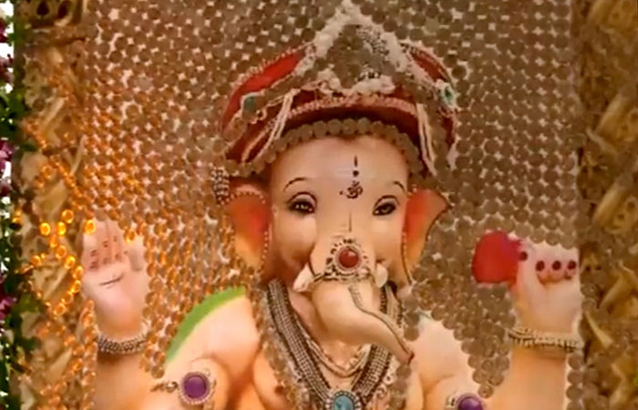 2.5 કરોડના નોટ-સિક્કાથી શણગારાયું આ ગણેશ મંદિર, શ્રદ્ધા સાથે દેશભક્તિ છલકાઈ, દેખાઈ ચંદ્રયાનની તસ્વીરો