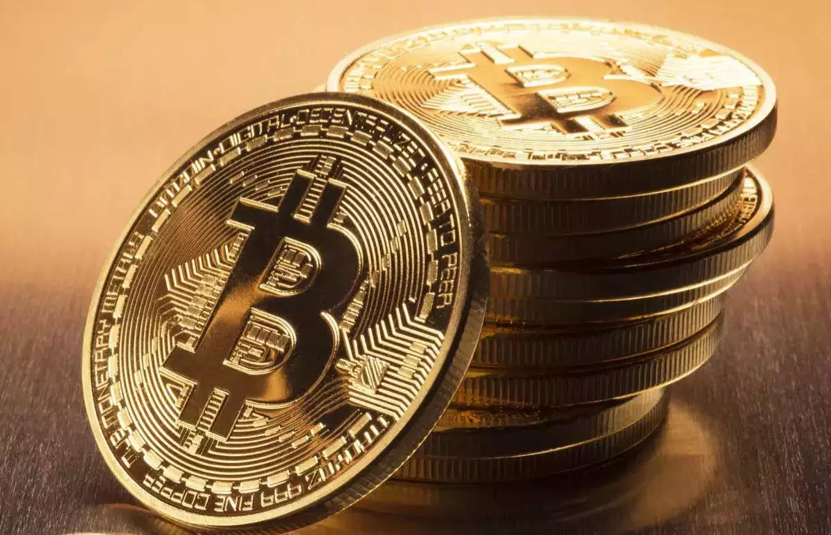 Gold, silver extend slide as rate hike fears weigh on precious metals, Bitcoin under pressure