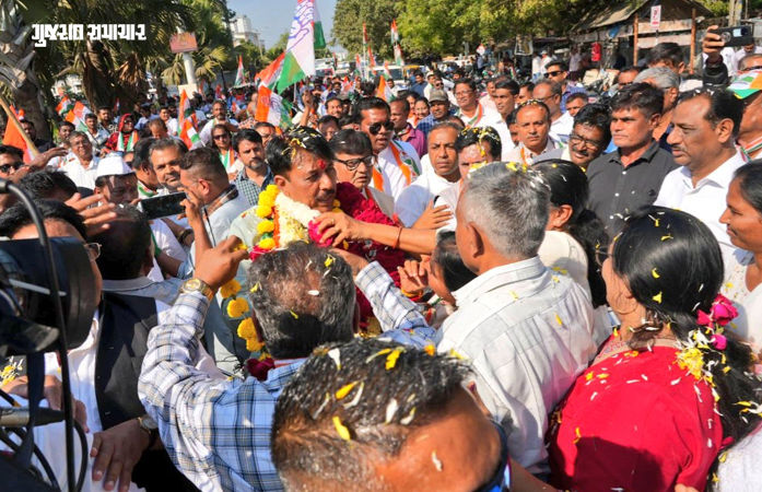 વડોદરામાં ભાજપ-કોંગ્રેસના કાર્યકર્તાઓ બાખડ્યા, પોલીસે વચ્ચે પડીને મામલો થાળે પાડ્યો