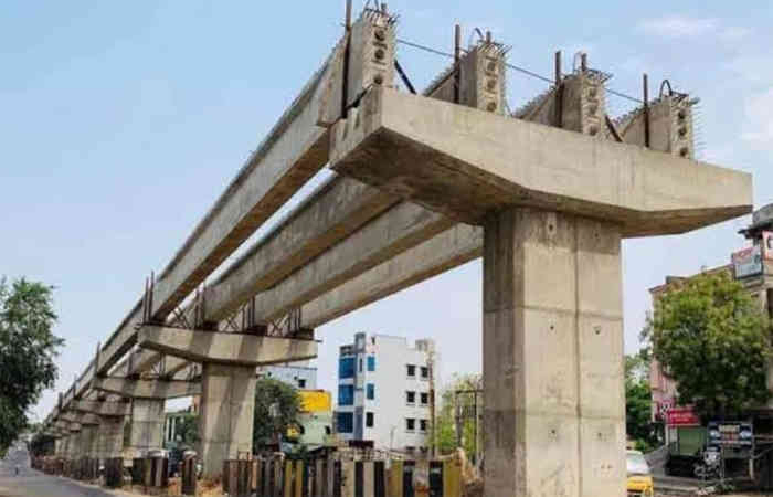 વડોદરામાં ભરચક ટ્રાફિક જંકશનો છે ત્યાં ફલાય ઓવર બ્રિજ બનાવવાની પ્રથમ જરૂર છે