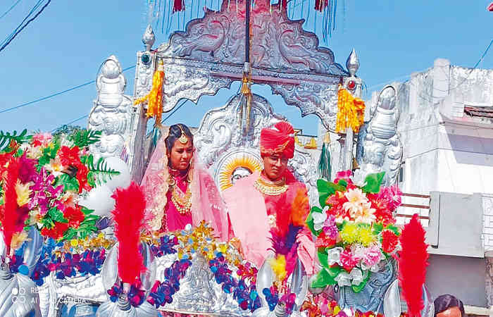 વડાલી શહેરમાં વર્ષીદાનનો વરઘોડામાં લોકો ઉમટયા