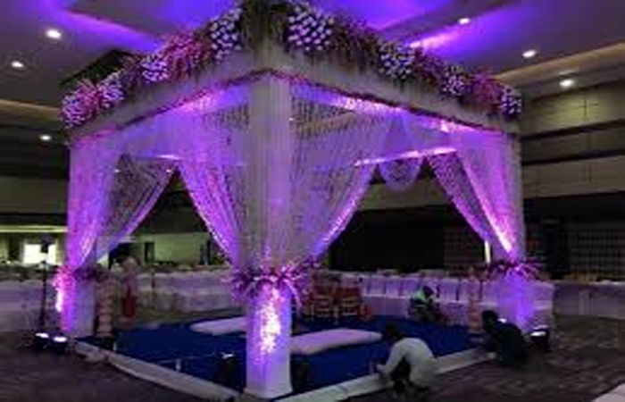 તહેવારો અને પ્રસંગોમાં અનિવાર્ય એવા ડેકોરેશનની ચીજોના ભાવમાં વધારો ઝીંકાયો