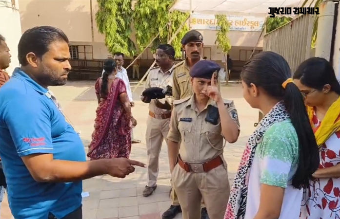 વડોદરા: ડિજિટલ વોટર કાર્ડને લઈને મતદાન મથકો પર ભારે વિવાદ, હાર્ડ કોપી વગર અનેક લોકો મતદાનથી વંચિત રહ્યા, જાણો કારણ?