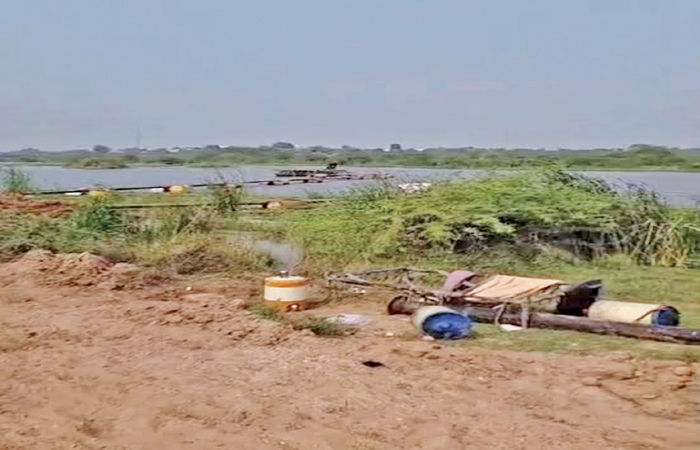 મેમકા ગામમાં નદીમાંથી ગેરકાયદેસર રેતીનું ખનન ઝડપાયું