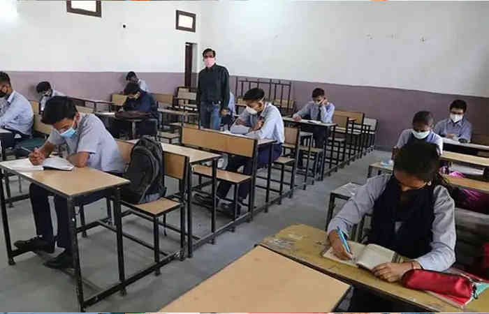 CBSE Board Exams : 12માંની પરીક્ષાઓ રદ્દ નથી થઇ, શિક્ષણ પ્રધાન નિશંકે નિર્ણય અંગે કઇ આ મહત્વની વાત