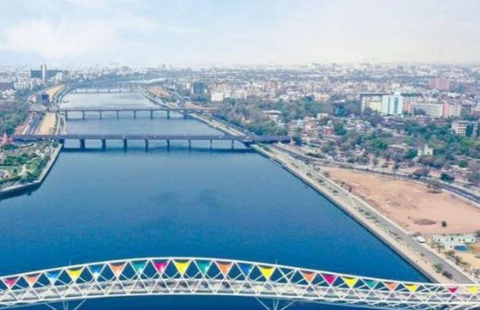 અમદાવાદમાં નષ્ટ થતી હેરિટેજ ઈમારતો સામે 30 માળથી વધુ ઊંચાઈના 17 બિલ્ડિંગ્સ બનાવાયા