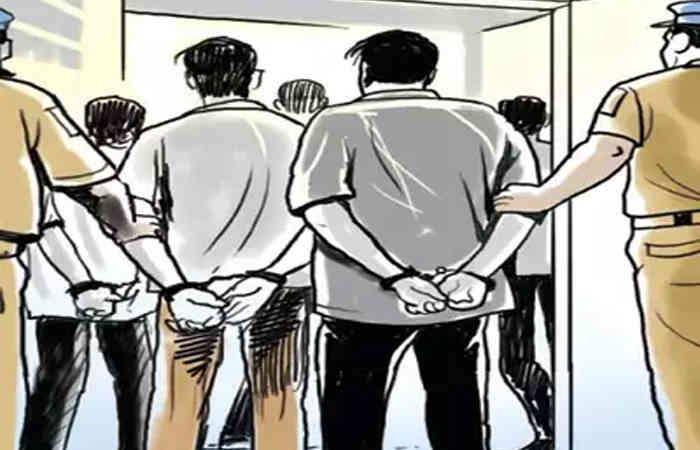 વડોદરા: લીવાઈસ કંપનીના નામે ડુપ્લીકેટ માલ વેચતા બે ભેજાબાજની ધરપકડ
