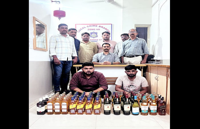 અમદાવાદ: ખાસ ગ્રાહકો માટે મોંઘા ભાવની વિદેશી દારૂની બોટલો સાથે બે યુવકો ઝડપાયા