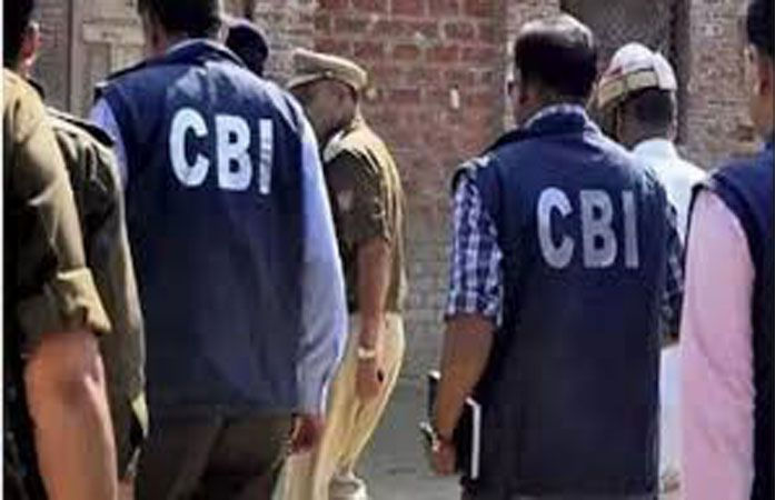 નોટ ગણતા ગણતા થાકી CBI! લેફ્ટનન્ટ કર્નલના ઘરેથી મળ્યો નોટોનો પહાડ, પત્ની સામે પણ FIR