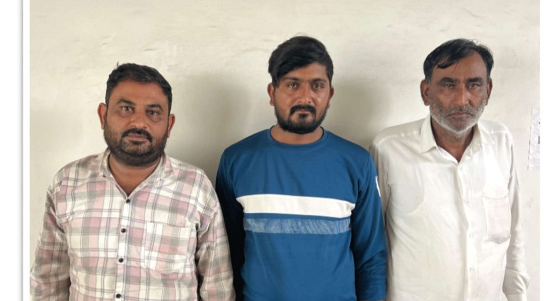સાણંદ સર્કલ પાસે  બસમાંથી  બાયો ડીઝલ ભરેલા ૧૬ કેરબા જપ્ત કરાયા