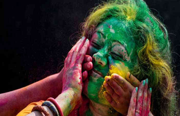 Holi 2021: જાણો, કેવી રીતે ચહેરા પરના જિદ્દી રંગ દૂર કરશો?