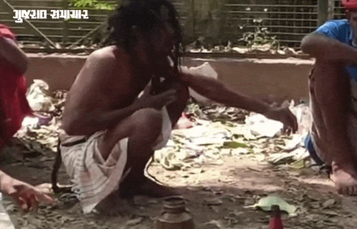 VIDEO | છોટાઉદેપુરમાં હોસ્પિટલ કેમ્પસ બહાર કલાકો સુધી તાંત્રિક વિધિ! મૃતકનો 'આત્મા' લેવા ભુવાને બોલાવ્યો, દર્દીઓમાં ડરનો માહોલ