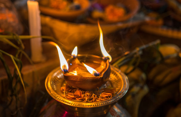 Diwali 2025: કાળી ચૌદશે ઘરમાં જ દક્ષિણ દિશામાં અવશ્ય પ્રગટાવો 'યમ દિપક', જાણો નિયમ