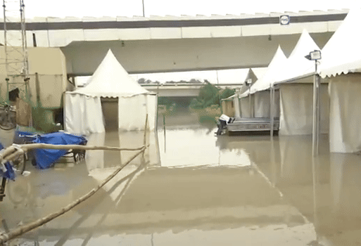 VIDEO: દિલ્હીમાં 'જળ પ્રલય...' : સ્મશાનથી લઈને સચિવાલય સુધી પાણી-પાણી, રાહત કેમ્પ ડૂબ્યાં