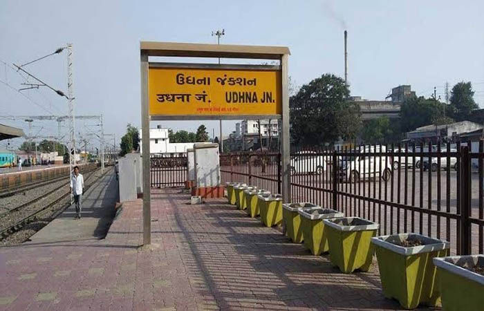 ઉધના રેલ્વે સ્ટેશન ખાતેનો બ્લોક દૂર થતા 8 ટ્રેનોના સ્ટોપેજ ફરી શરૂ થયા