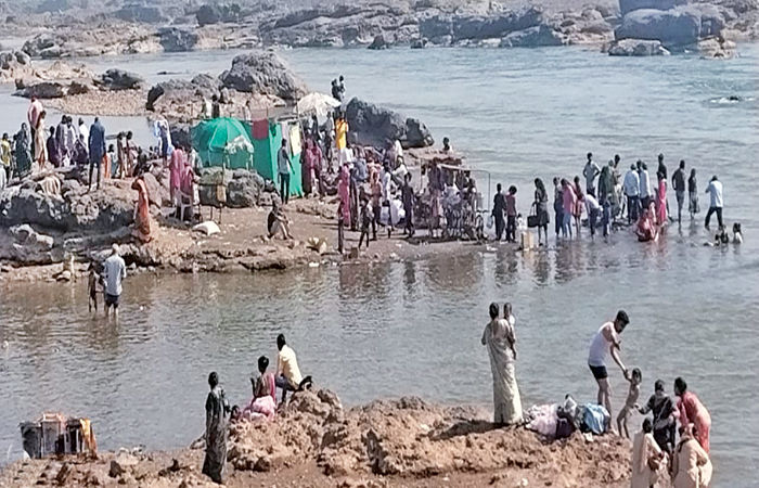 મહીસાગર અને ગળતી નદીના સંગમ સ્થાને પર્યટકો ઉમટયા