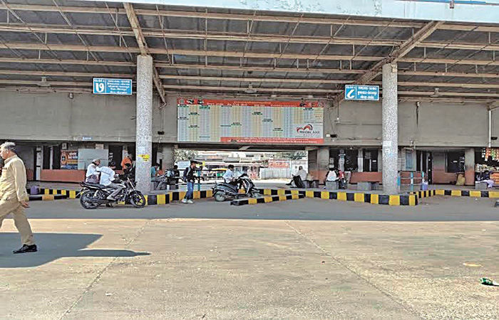 લીંબડીમાં 3 વર્ષ પહેલા કરોડોના ખર્ચે બનાવેલું એસ.ટી. ડેપો જર્જરિત