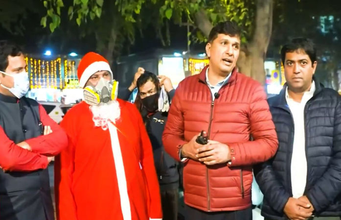 VIDEO: દિલ્હીમાં સૌરભ ભારદ્વાજ સહિત આપના ત્રણ નેતાઓ વિરૂદ્ધ FIR, સાંતા ક્લોઝના અપમાનનો આરોપ