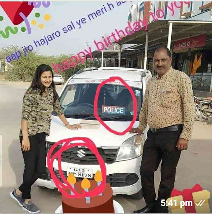 લેડી પોલીસ ના પિતાના નામે રજીસ્ટર કાર માં પોલીસ લખેલું પાટિયું