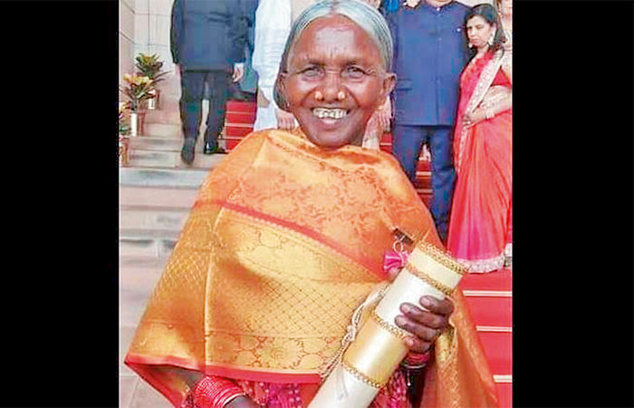 નિરક્ષર ગ્રામમાતાની સાફલ્ય ગાથા