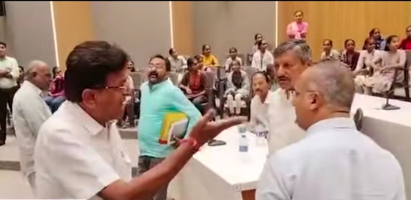 વડોદરા જિલ્લા પંચાયતની જનરલ બોર્ડ મીટિંગમાં ઉગ્ર ટપાટપી..બજેટના 7 કરોડના કામો થયા જ નથી