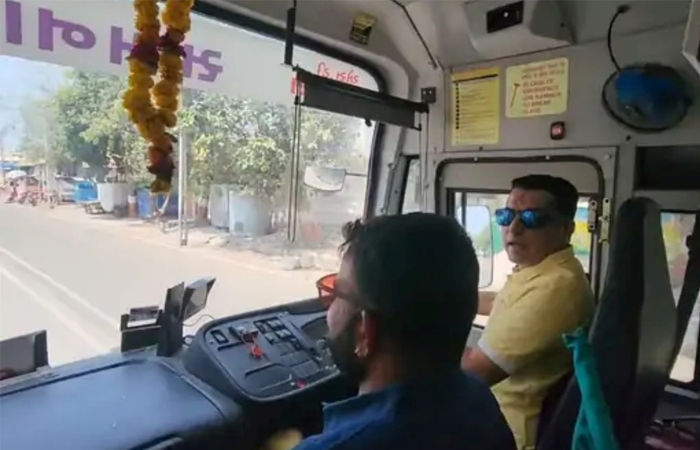 ભાજપ- કોંગ્રેસના બે MLAનો સ્ટંટઃ સીટબેલ્ટ વગર ST બસ દોડાવી