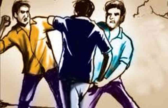 વડોદરા: અપશબ્દો નહીં બોલવાનું જણાવતા યુવક ઉપર હથોડી અને તલવાર વડે હુમલો