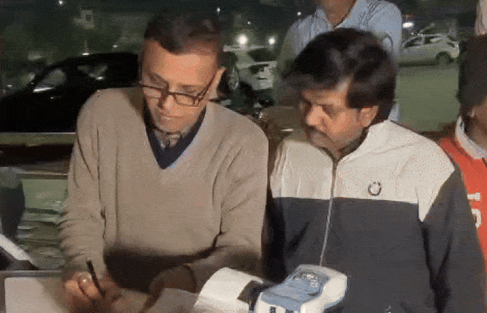 અમદાવાદ: 31 ડિસેમ્બરે રાત થતાં જ પકવાન ચાર રસ્તા પર પોલીસનું સઘન ચેકિંગ, FSLની ટીમ પણ જોડાઈ