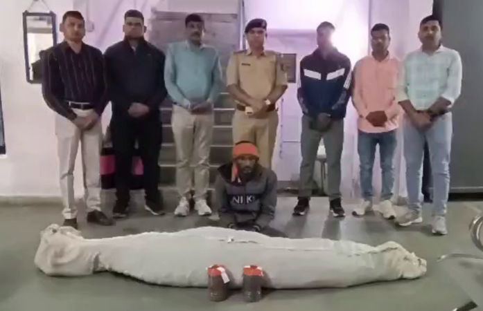 VIDEO | પંચમહાલ: મોરવાહડફના સાગવાડા ગામે રીંગણ-મરચીની આડમાં 21 કિલો ગાંજા ઝડપાયો, એકની ધરપકડ