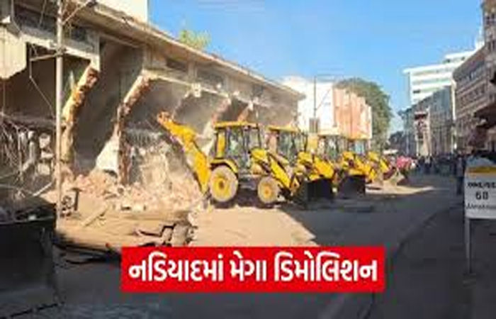 ડિમોલિશન પૂર્વે રસ્તા બંધ કરવાનું જાહેરનામું બહાર પાડવાનું ભૂલી જતા શહેરમાં ટ્રાફિકજામ