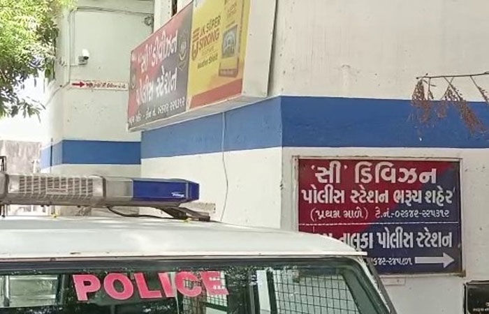 ભરૂચના શીતલ સર્કલ ખાતે રિક્ષા ઓવરટેક મામલે રીક્ષા ચાલકને માર માર્યો, બે રીક્ષાચાલક વિરોધ ગુનો નોંધાયો