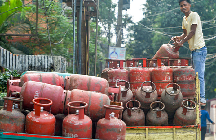 LPG ગ્રાહકો આવી ભૂલ ન કરતાં નહીંતર ખાતું થઈ જશે ખાલી, કંપનીઓએ ઍલર્ટ જાહેર કર્યું