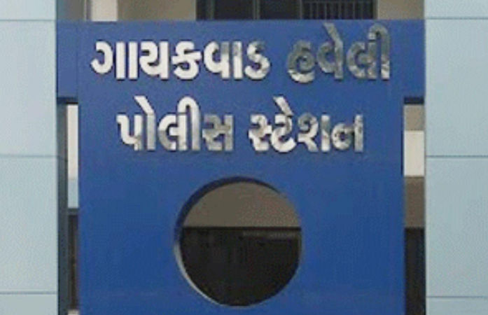 'હવે નહીં મળે, મરી જા...', અમદાવાદમાં રિક્ષાચાલકે એસિડ ગટગટાવ્યું, પત્નીએ બે લોકો સામે FIR નોંધાવી