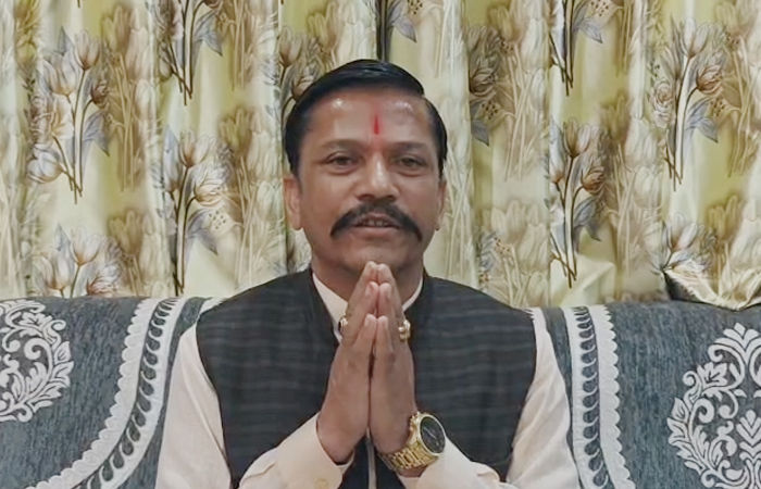 શિક્ષકો અંગે વિવાદિત નિવેદન બદલ રાજ્ય કૃષિ મંત્રીએ માફી માંગી, વિવાદ વકરતા હાથ જોડ્યા