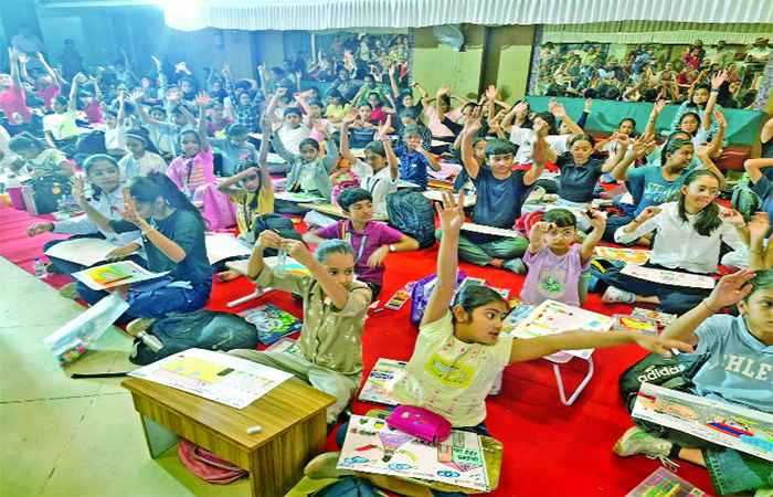 2 શહેરો, 53 સ્કૂલો અને 218 પ્રતિભાશાળી બાળચિત્રકારોએ ઉજવ્યો અનોખો રંગોત્સવ...