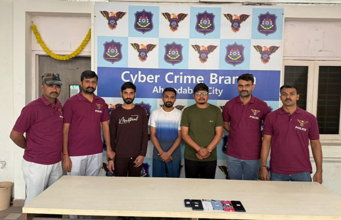 અમદાવાદ: રોડ પર છત્રી લઈને સિમકાર્ડ વેચનારથી ચેતજો! 'ડિજિટલ એરેસ્ટ' ફ્રોડ માટે વિદેશમાં સિમ સપ્લાય કરતાં એજન્ટો ઝડપાયા