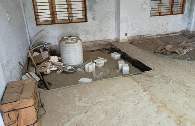 Sinking classrooms leave students stranded in Botad