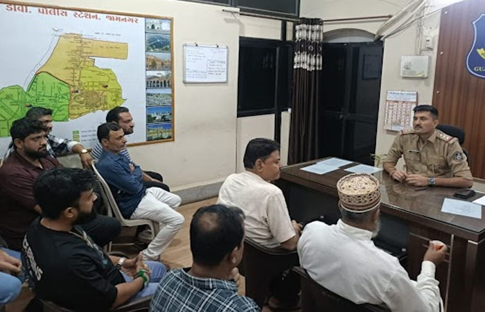 જામનગરમાં ગણપતિ મહોત્સવ અને ઇદે મિલાદના તહેવાર સંદર્ભે શાંતિ સમિતિની બેઠક યોજાઇ