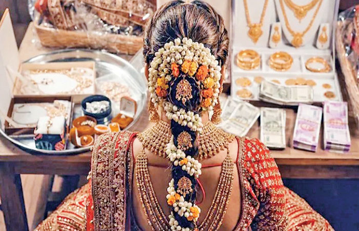 આઇએએસ મૂરતીયાના રૂ.એક કરોડ સીએના 25 લાખ, ક્લાર્કના 10 લાખ
