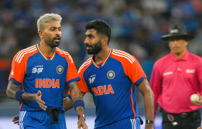 IND vs PAK: ગુજરાતની સામે પાકિસ્તાન ઘૂંટણિયે! હાર્દિકે કરી શરૂઆત, તો 'બાપૂ' અને બુમરાહે PAK બેટર્સની કમર તોડી