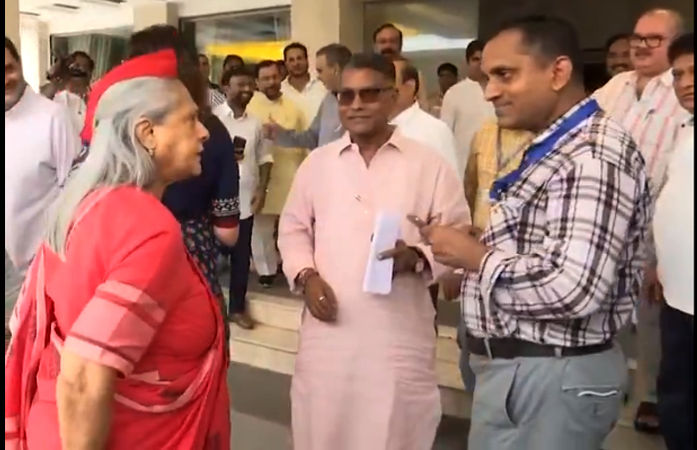 VIDEO:જયા બચ્ચને ફરી પિત્તો ગુમાવ્યો, સેલ્ફી લઈ રહેલા વ્યક્તિને ધક્કો માર્યો, 'શું કરી રહ્યા છો, શું છે આ...'
