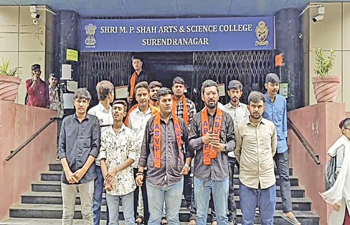 કોલેજમાં લોકમેળાનું આયોજન થતાં એબીવીપી-વિદ્યાર્થીઓનો વિરોધ