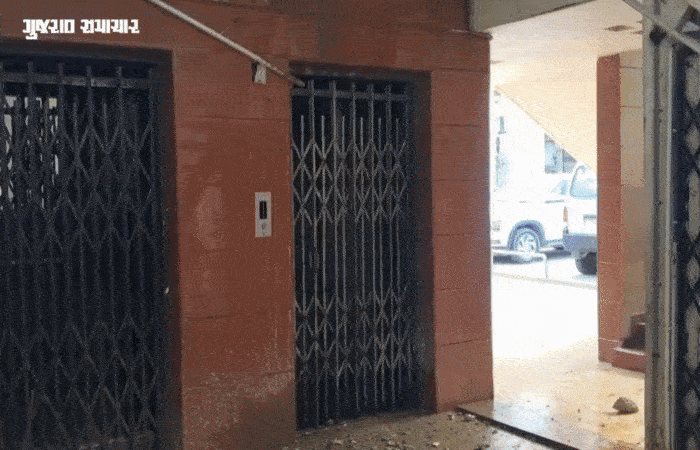 VIDEO | અમદાવાદ: મીઠાખળીમાં લિફ્ટમાં ફસાયેલા વૃદ્ધનું દિલધડક રેસ્ક્યૂ, ભારે જહેમત બાદ દોરડા વડે સુરક્ષિત બહાર કઢાયા